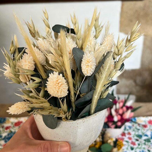Pot blanc fabriqué par Marie Labro à La Tannerie Céramique à Vannes